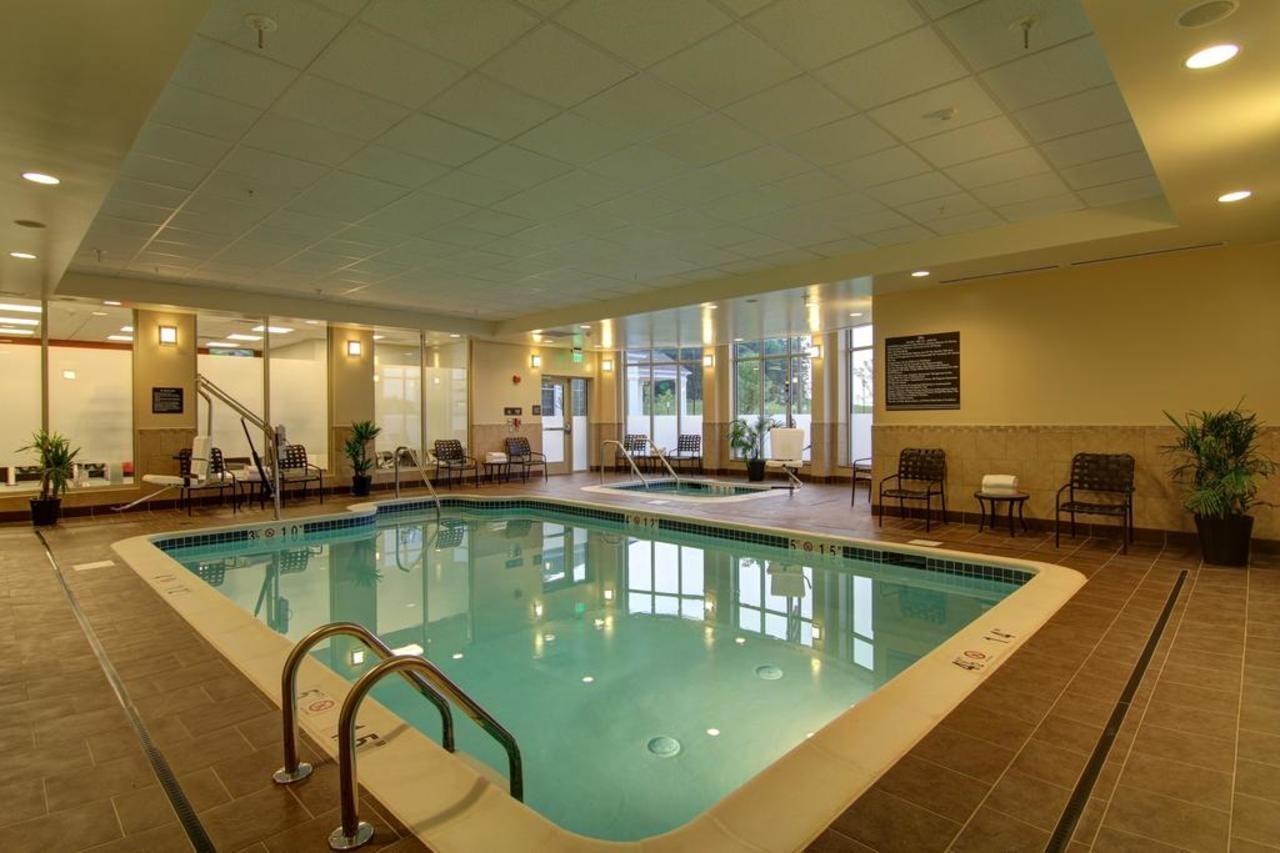 Hilton Garden Inn Woodbridge Exterior foto