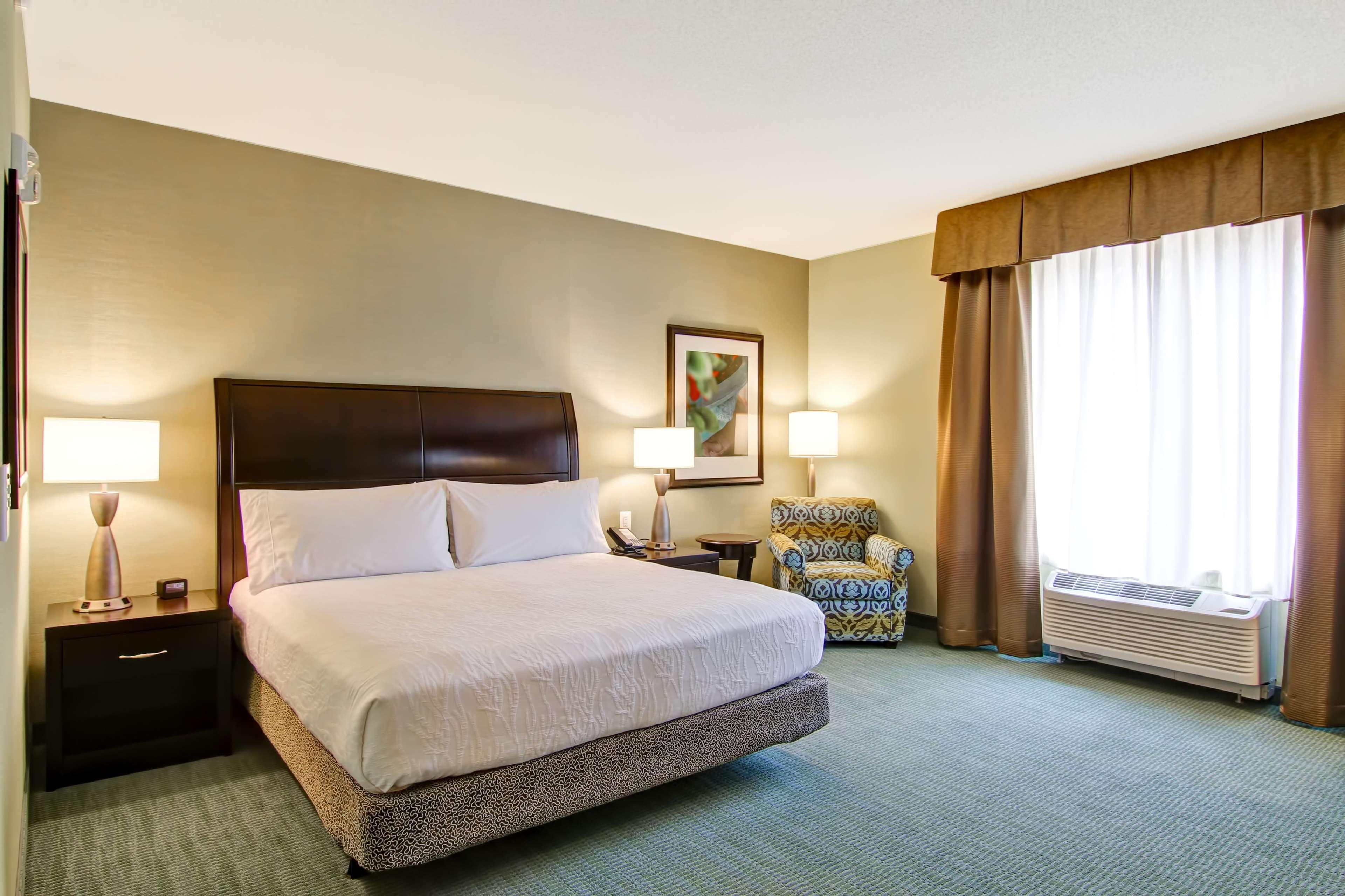 Hilton Garden Inn Woodbridge Exterior foto