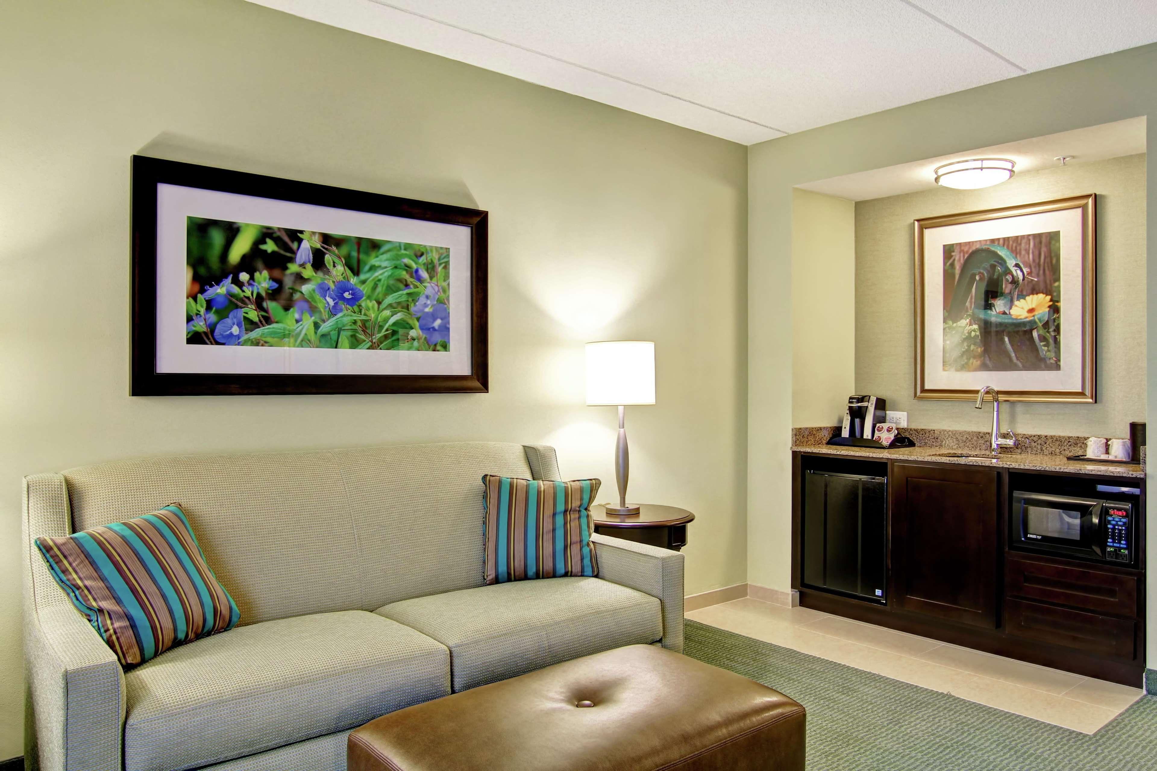 Hilton Garden Inn Woodbridge Exterior foto