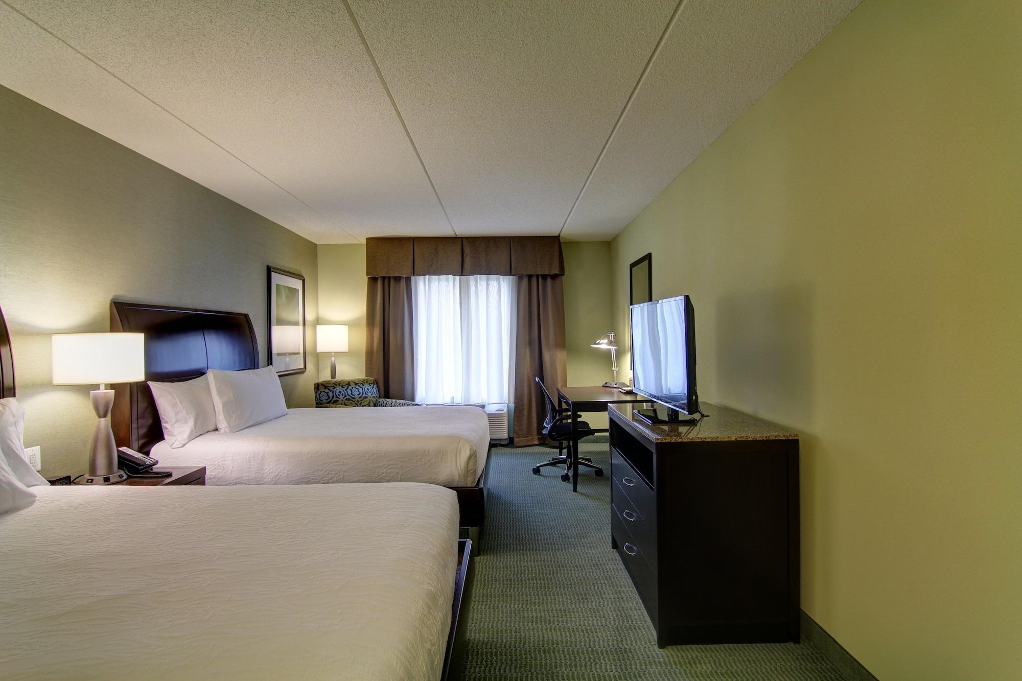 Hilton Garden Inn Woodbridge Exterior foto