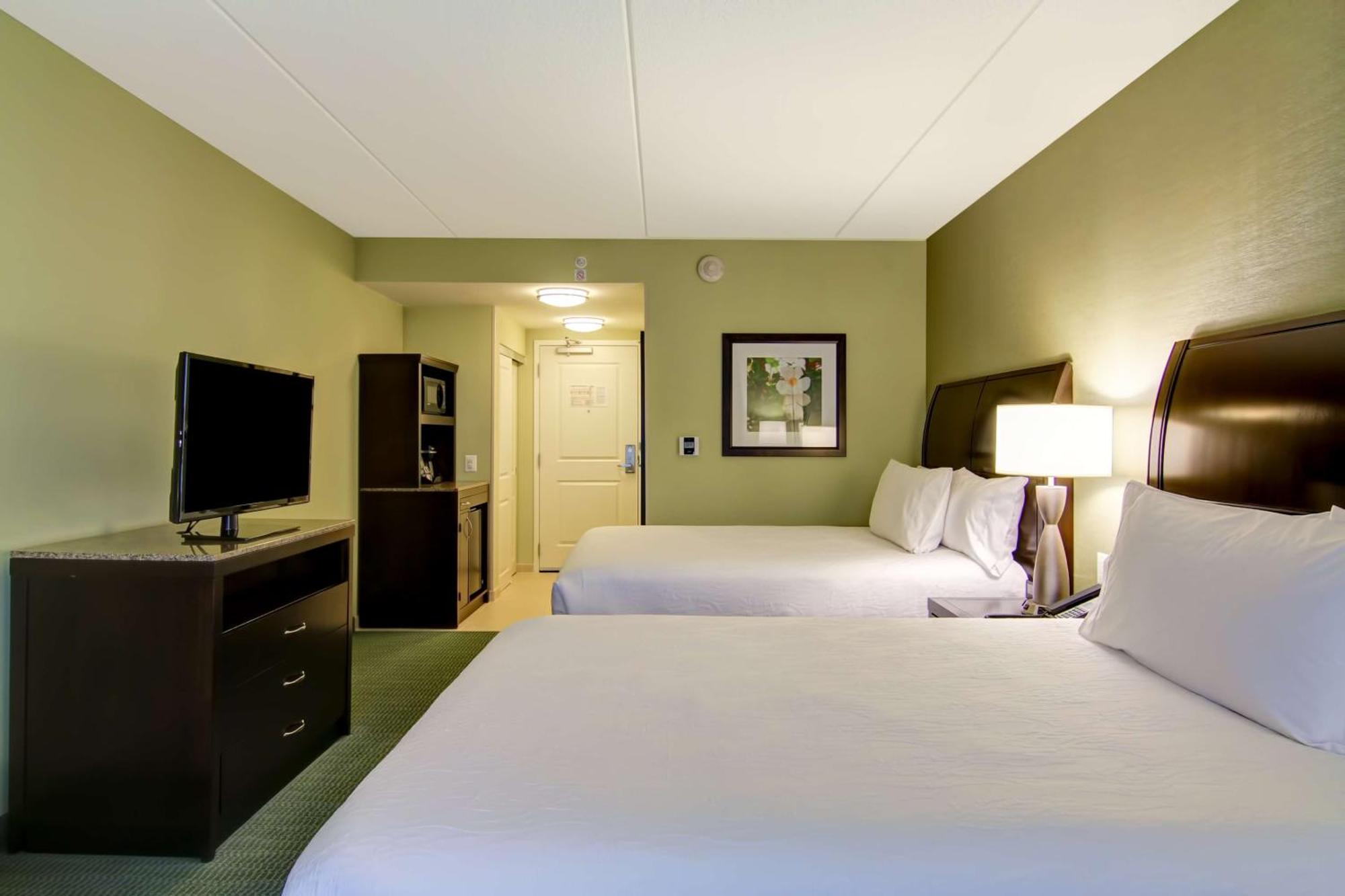 Hilton Garden Inn Woodbridge Exterior foto