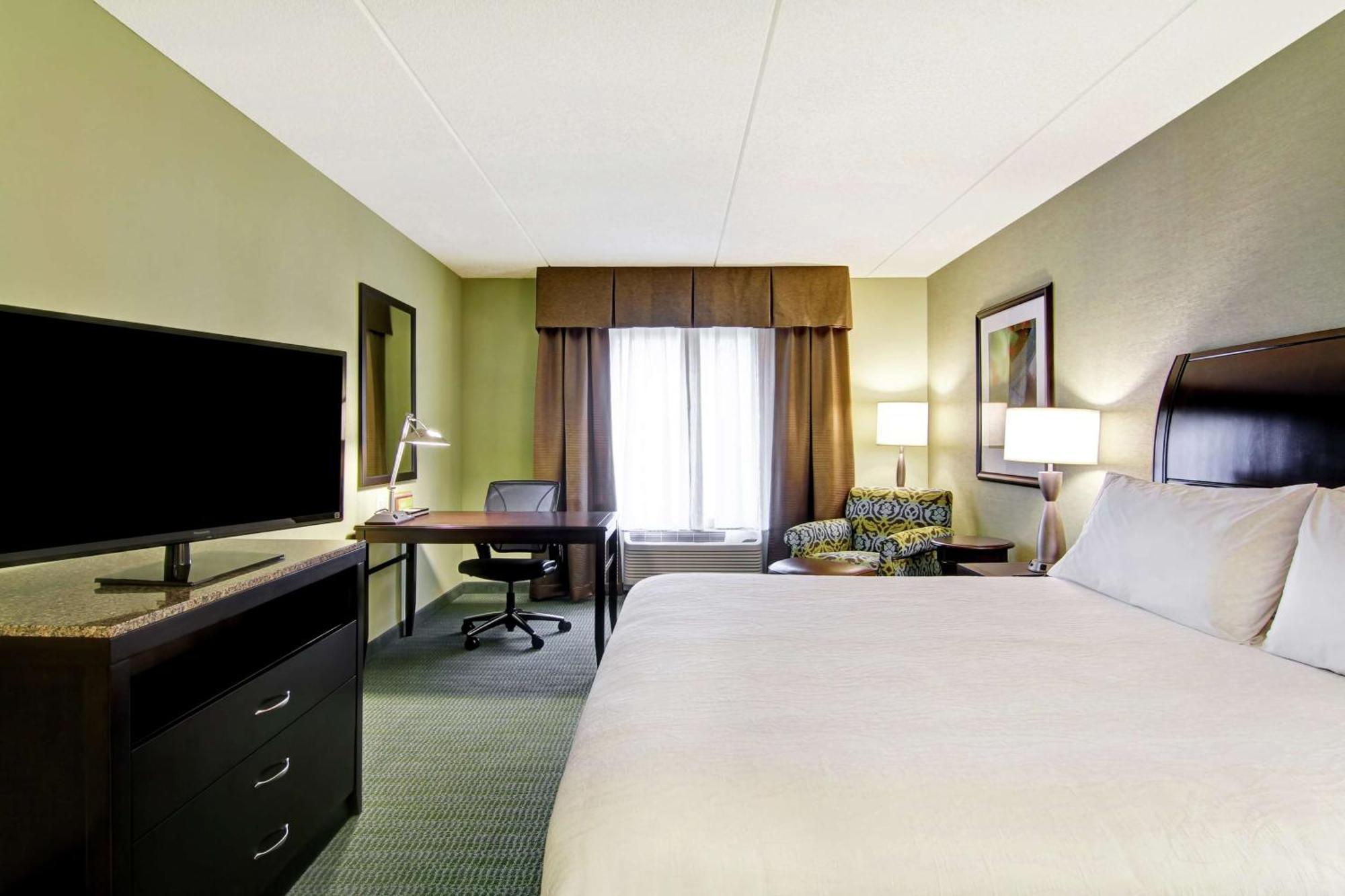 Hilton Garden Inn Woodbridge Exterior foto