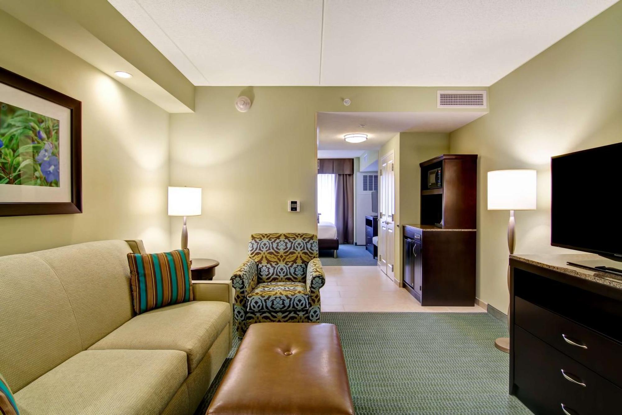 Hilton Garden Inn Woodbridge Exterior foto