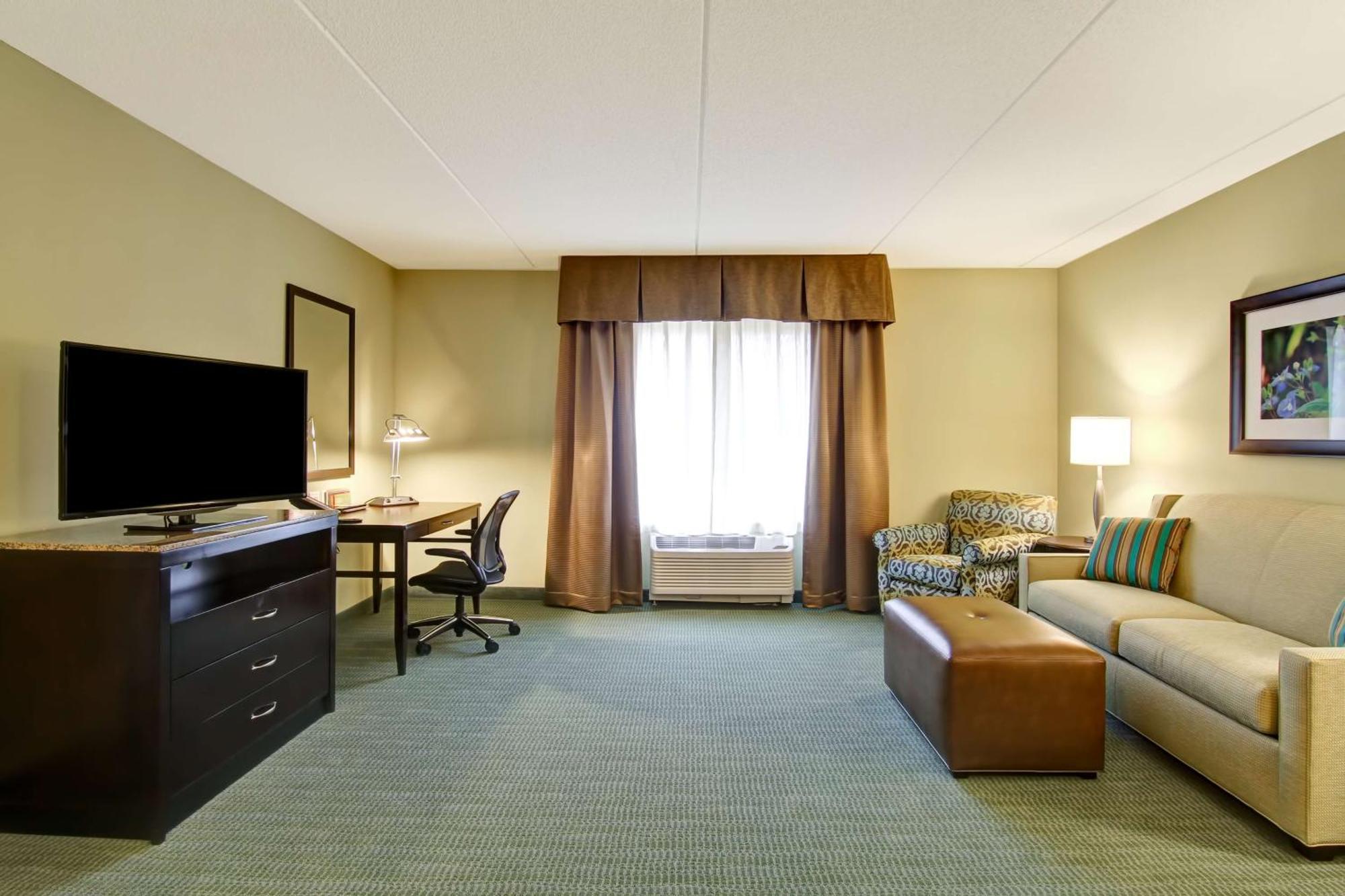 Hilton Garden Inn Woodbridge Exterior foto