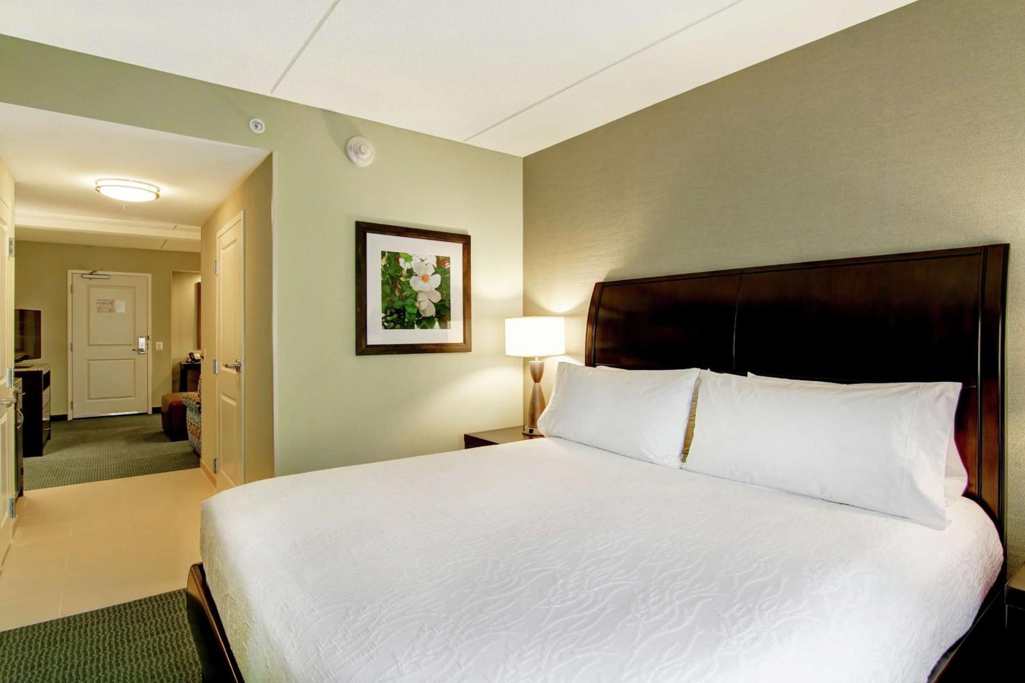 Hilton Garden Inn Woodbridge Exterior foto