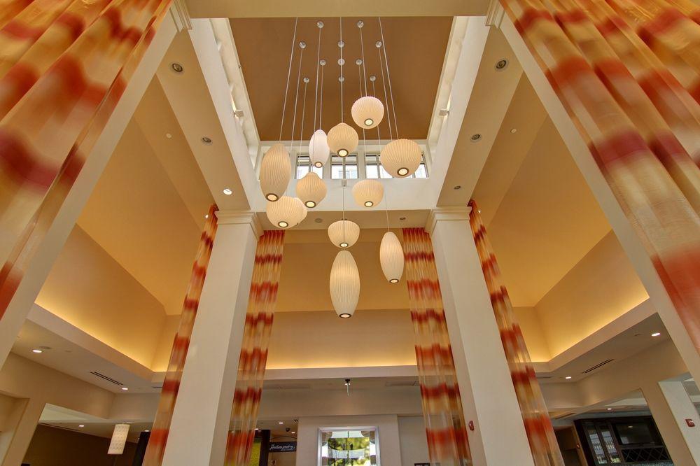 Hilton Garden Inn Woodbridge Exterior foto